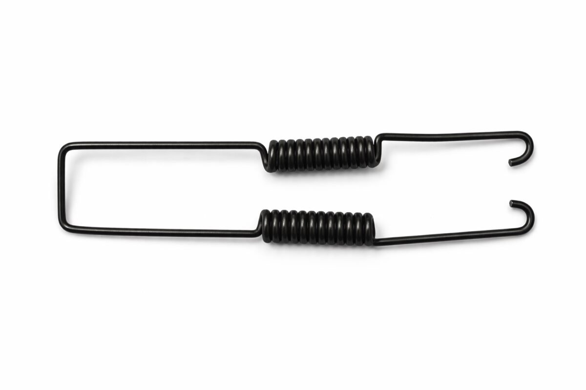 Arcul pentru colierul de fixare este o componentă elastică utilizată în sistemul de prindere a sacului colector și a sacului filtrant la aspiratoarele industriale Holzmann ABS3880 și ABS2480.