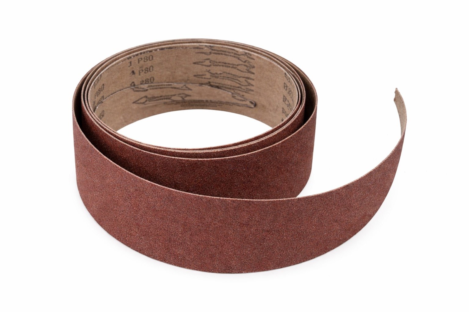 Banda abrazivă SBZS560UK80 este destinată operațiilor de șlefuire intermediară în procesele industriale de prelucrare a lemnului, fiind compatibilă cu mașini de șlefuit cu bandă Holzmann.