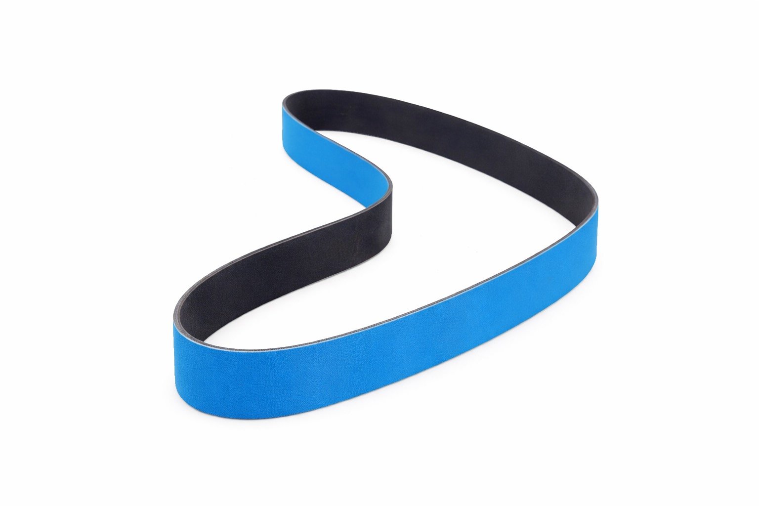 Cureaua lată de transmisie 600×18×1,5 mm este utilizată în sistemul de antrenare al incizorului la circularele de formatizat SCM.