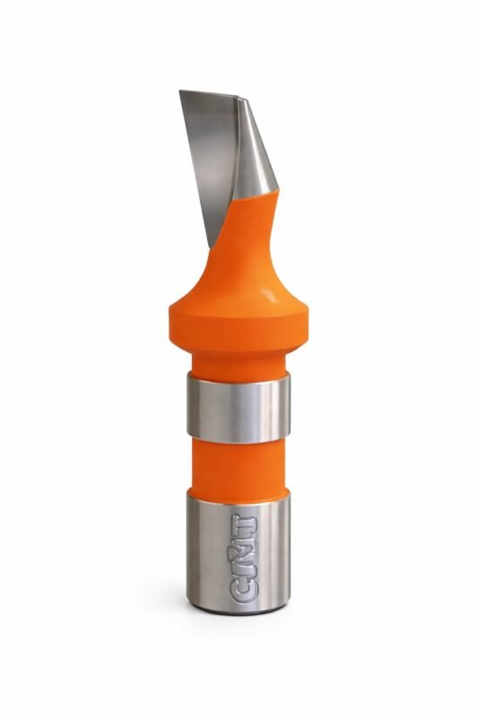 Freza coadă de rândunică CMT este destinată executării îmbinărilor specifice tip coadă de rândunică în operațiile de prelucrare a lemnului, fiind utilizată pentru realizarea unor îmbinări precise, rezistente și estetice în elemente de mobilier, sertare, rame și alte componente din lemn masiv sau materiale derivate.