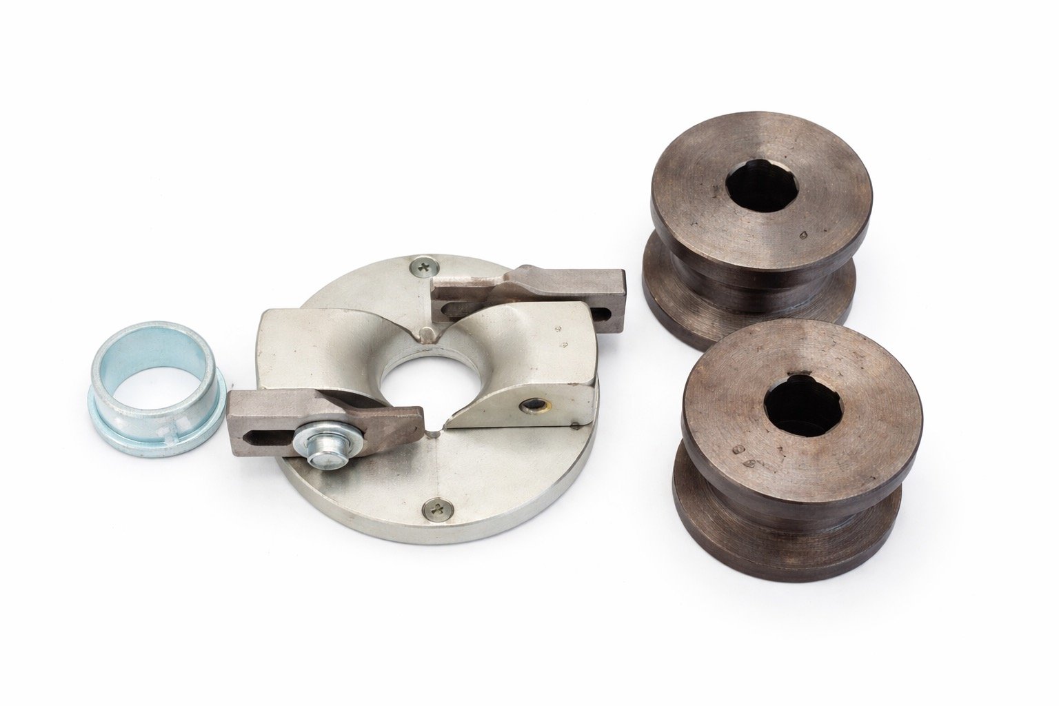 Capul de frezat 40 mm Winter FS60 este destinat operațiilor de prelucrare a lemnului, fiind utilizat pentru frezare precisă și eficientă în aplicații profesionale.